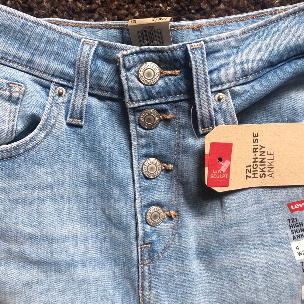 NWT Levi’s 721 Hi Rise 4 button skinny ankle jeans